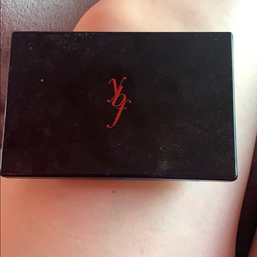 Your best friend brand. Eyeshadow Palette